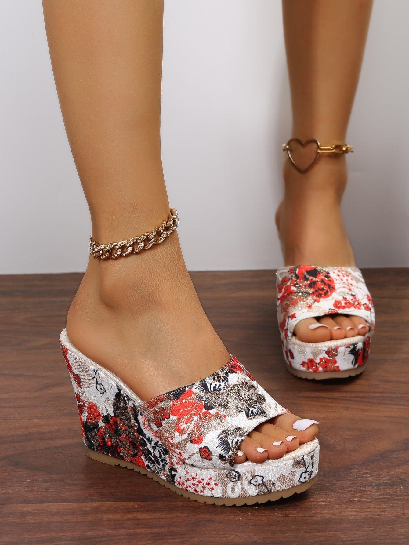 Sandalias con patrón floral