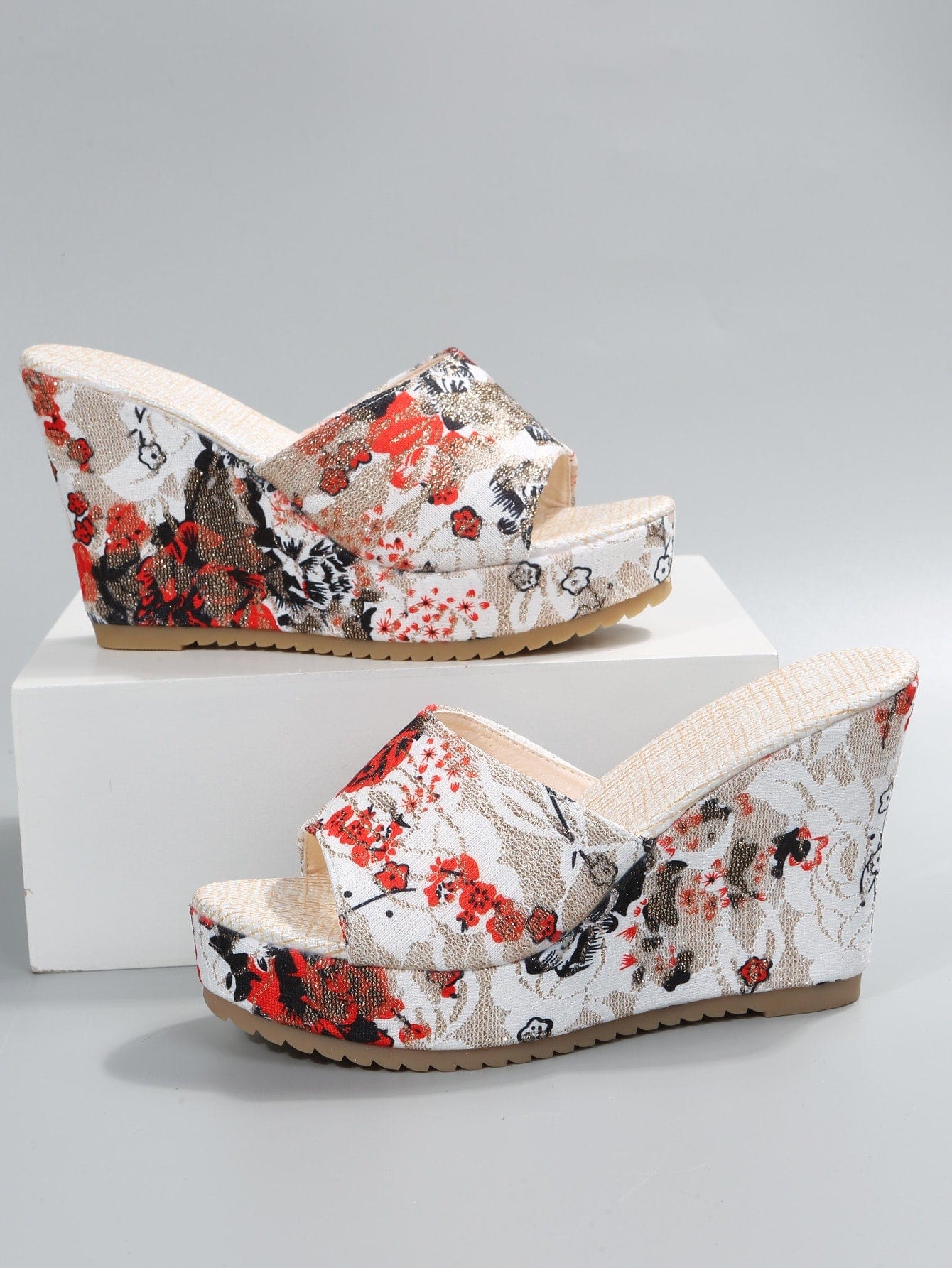 Sandalias con patrón floral