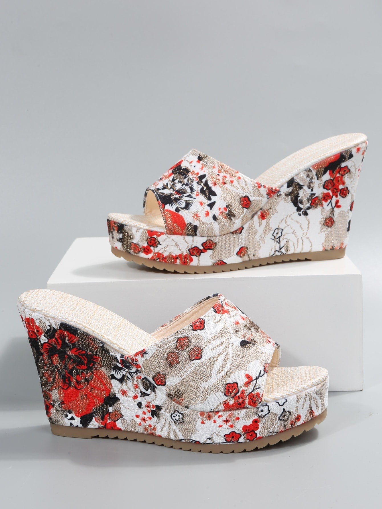 Sandalias con patrón floral