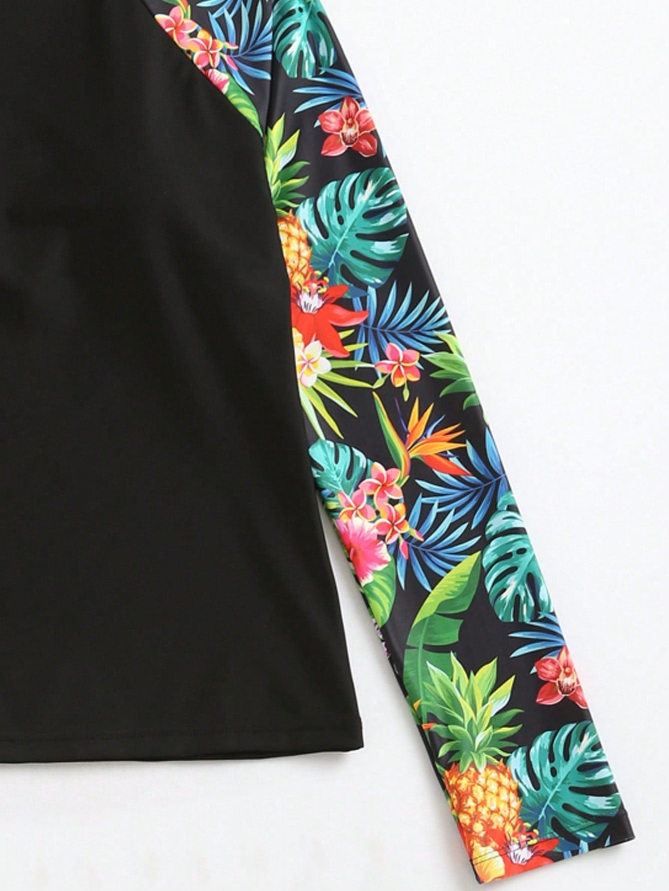 Conjunto bañador con estampado tropical